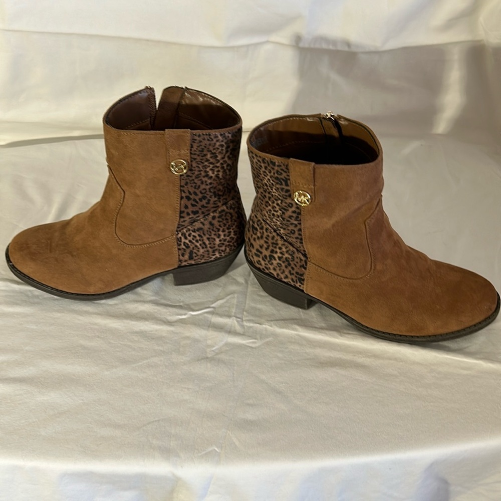 Micheal Kors Girls  Faux Leather Zip Booties  Size 4-EUC